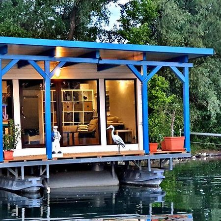 דירות ברטיסלאבה Hausboat "Zivot Na Vode" מראה חיצוני תמונה