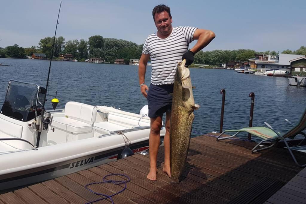 דירות ברטיסלאבה Hausboat "Zivot Na Vode" מראה חיצוני תמונה