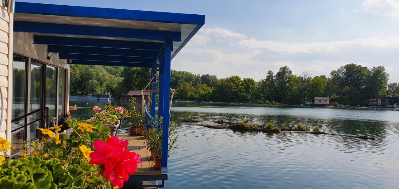 דירות ברטיסלאבה Hausboat "Zivot Na Vode" מראה חיצוני תמונה