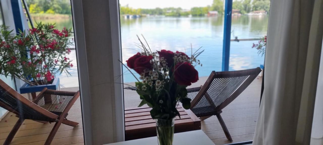דירות ברטיסלאבה Hausboat "Zivot Na Vode" מראה חיצוני תמונה